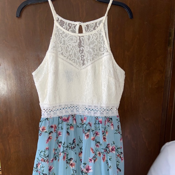 Blue & White Floral Dress - Picture 2 of 7